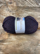 Charger l'image dans la galerie, Laine Galway Prune - Boutique du Bricolage