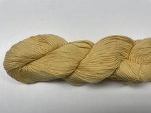 Charger l'image dans la galerie, Laine Tradition Jaune Banane - Boutique du Bricolage
