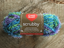 Charger l'image dans la galerie, Scrubby Red Heart Capri - Boutique du Bricolage