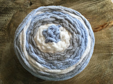 Charger l'image dans la galerie, Baby Blanket Stripes Bernat Au delà des nuages - Boutique du Bricolage