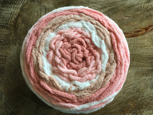 Charger l'image dans la galerie, Baby Blanket Stripes Bernat Cloche de Corail - Boutique du Bricolage