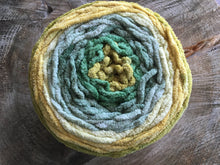 Charger l'image dans la galerie, Baby Blanket Ombré Bernat Vert Printanier Ombré - Boutique du Bricolage