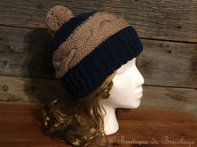 Charger l'image dans la galerie, Prêt-à-tricoter - Tuque avec torsade sans couture - Phil Mérinos 6