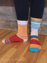 Charger l'image dans la galerie, Bella Cash - Universal Yarn