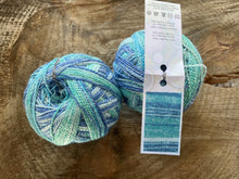 Charger l'image dans la galerie, Laine Bamboo Pop Socks Content - Boutique du Bricolage