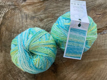 Charger l'image dans la galerie, Laine Bamboo Pop Socks Enchanté - Boutique du Bricolage