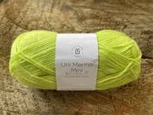 Charger l'image dans la galerie, Laine Uni Merino Mini Tree Frog - Boutique du Bricolage